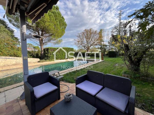 Maison d'architecte des années 70 avec piscine