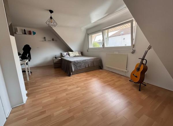 Maison en pierre avec piscine , 125 m² , Jardin sans vis-à-vis