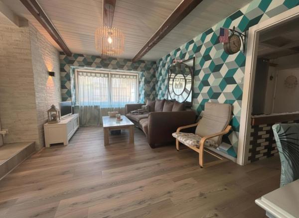 Maison en pierre avec piscine , 125 m² , Jardin sans vis-à-vis