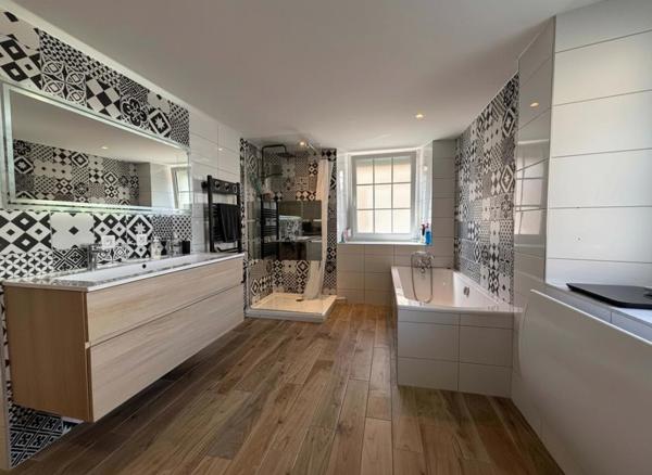 Maison en pierre avec piscine , 125 m² , Jardin sans vis-à-vis