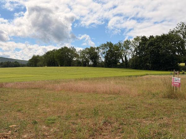 Terrain constructible sur 950 m2 viabilisé