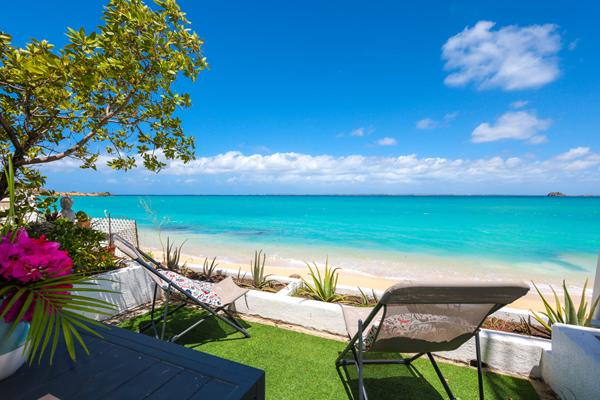 A VENDRE APPARTEMENT T2 EN BORD DE MER À GRAND CASE - SAINT MARTIN