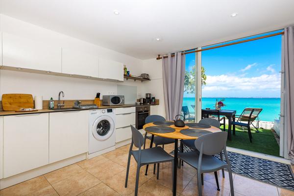 A VENDRE APPARTEMENT T2 EN BORD DE MER À GRAND CASE - SAINT MARTIN