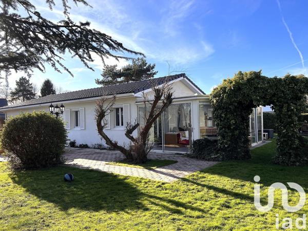 Maison traditionnelle 6 pièces de 136 m² à Lésigny (77150)