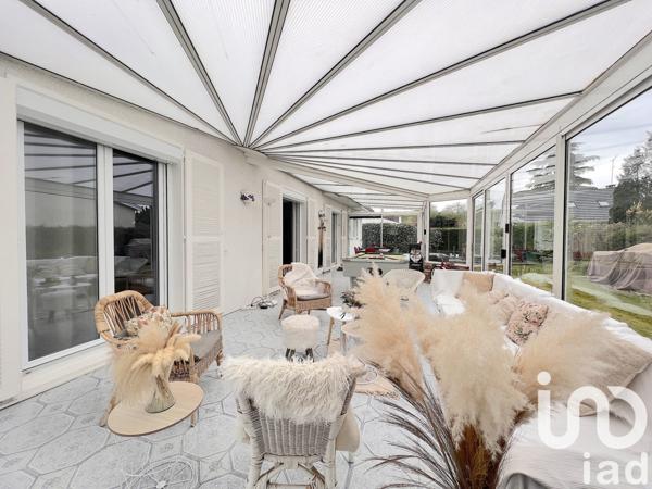 Maison traditionnelle 6 pièces de 136 m² à Lésigny (77150)