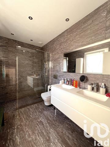 Maison traditionnelle 6 pièces de 136 m² à Lésigny (77150)