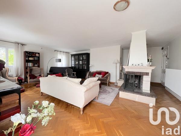 Maison traditionnelle 6 pièces de 136 m² à Lésigny (77150)