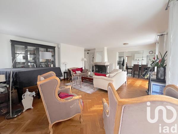 Maison traditionnelle 6 pièces de 136 m² à Lésigny (77150)