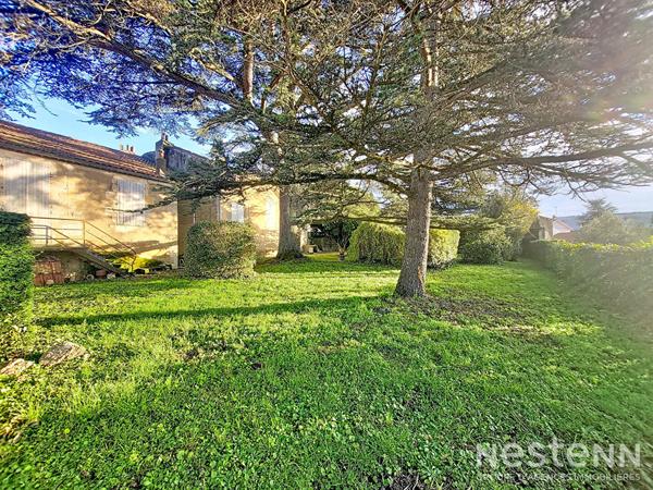 A Vendre Maison de Maître à rénover de 266 m² avec garages et jardin clôturé au centre de Condom