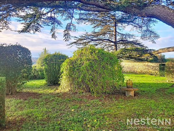 A Vendre Maison de Maître à rénover de 266 m² avec garages et jardin clôturé au centre de Condom