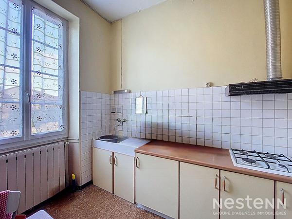 A Vendre Maison de Maître à rénover de 266 m² avec garages et jardin clôturé au centre de Condom