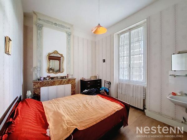 A Vendre Maison de Maître à rénover de 266 m² avec garages et jardin clôturé au centre de Condom