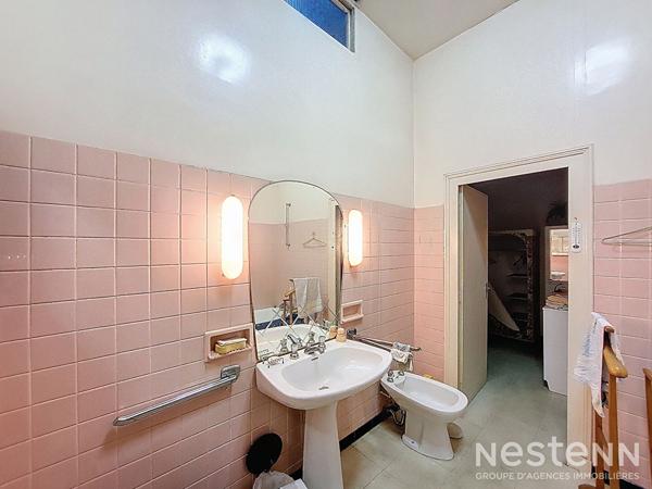 A Vendre Maison de Maître à rénover de 266 m² avec garages et jardin clôturé au centre de Condom