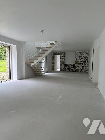 A VENDRE 56 BRECH DEMEURE EN PIERRES DANS BEL ENVIRONNEMENT - NOMBREUSES POSSIBILITES