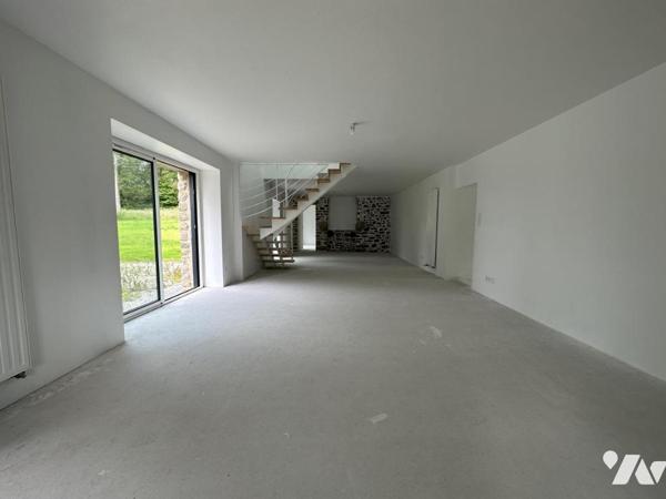 A VENDRE 56 BRECH DEMEURE EN PIERRES DANS BEL ENVIRONNEMENT - NOMBREUSES POSSIBILITES