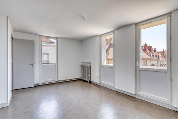 Beau Duplex, centre ville 3 pièce(s) 92.40 m2 belle luminosité et vue dégagée