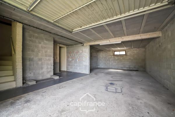 Maison sur sous-sol complet à rénover à Beaufort (39190), idéal premier achat ou investissement.