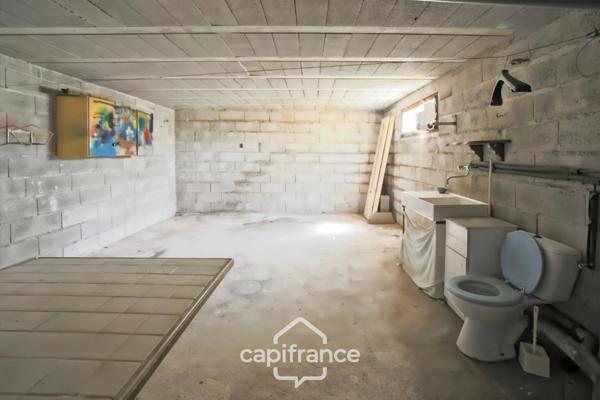 Maison sur sous-sol complet à rénover à Beaufort (39190), idéal premier achat ou investissement.