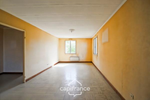 Maison sur sous-sol complet à rénover à Beaufort (39190), idéal premier achat ou investissement.