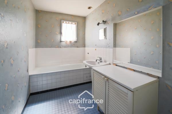 Maison sur sous-sol complet à rénover à Beaufort (39190), idéal premier achat ou investissement.