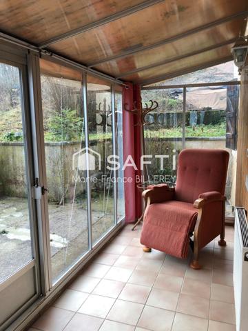 Fort potentiel pour cette ancienne maison en pierres de 79 m²  sur 4 ares 31 de terrain.