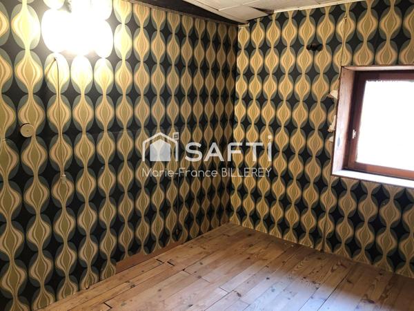 Fort potentiel pour cette ancienne maison en pierres de 79 m²  sur 4 ares 31 de terrain.