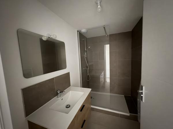 Appartement entièrement rénové à Suze la rousse Suze-la-Rousse (26790)