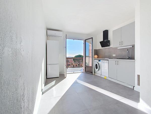 À vendre : Charmant appartement 2 pièces avec belle vue à La Londe les Maures !