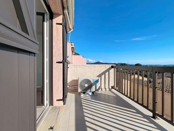 À vendre : Charmant appartement 2 pièces avec belle vue à La Londe les Maures !