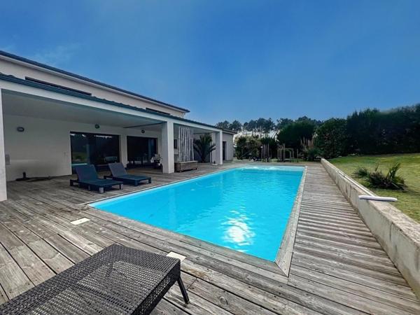 Maison d'Architecte de 185m² + piscine à Casteljaloux