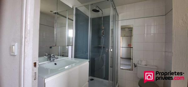 Corps de ferme (2 biens locatifs) + dépendances et prairies