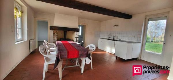 Corps de ferme (2 biens locatifs) + dépendances et prairies