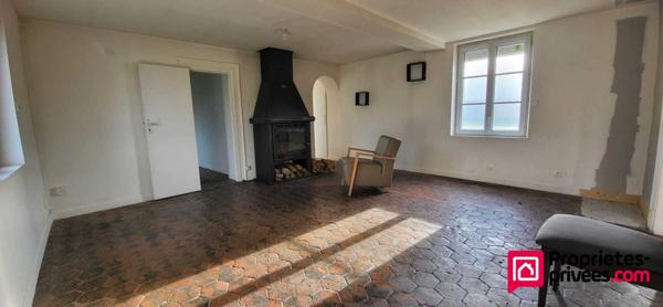 Corps de ferme (2 biens locatifs) + dépendances et prairies