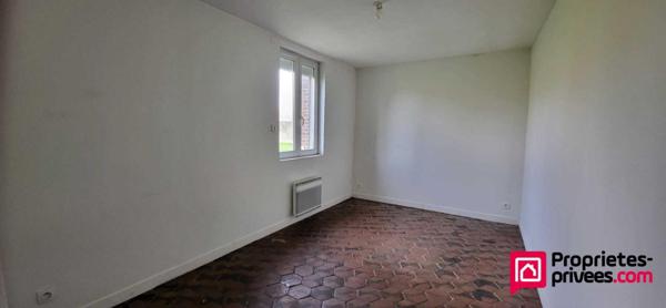 Corps de ferme (2 biens locatifs) + dépendances et prairies