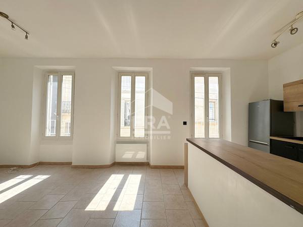 A LOUER PERTUIS 84120 PROCHE CENTRE VILLE APPARTEMENT TYPE 3 PIECES