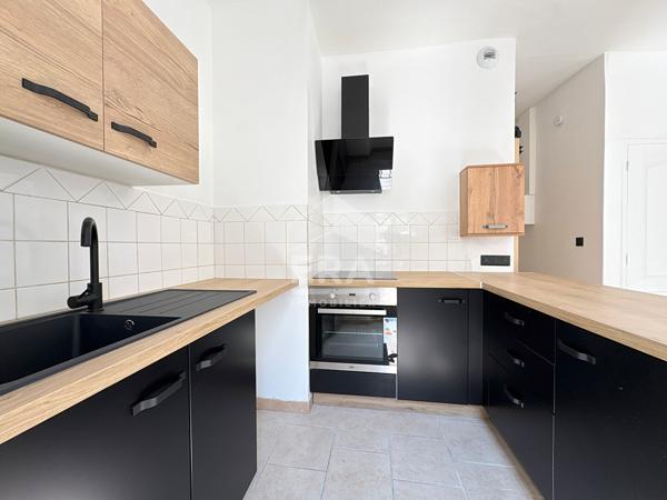 A LOUER PERTUIS 84120 PROCHE CENTRE VILLE APPARTEMENT TYPE 3 PIECES