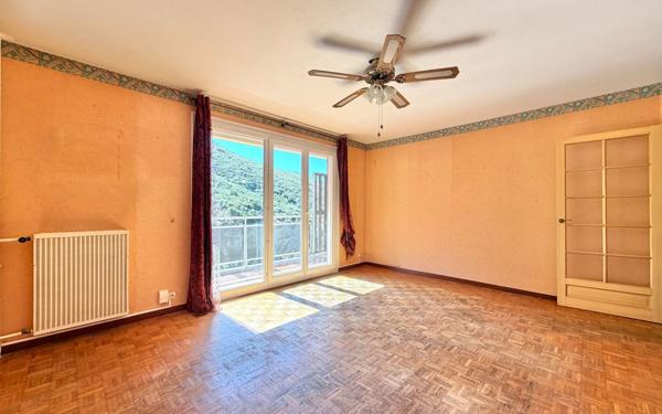 Appartement à vendre    6 pièces • 108,09 m2 Marseille 10