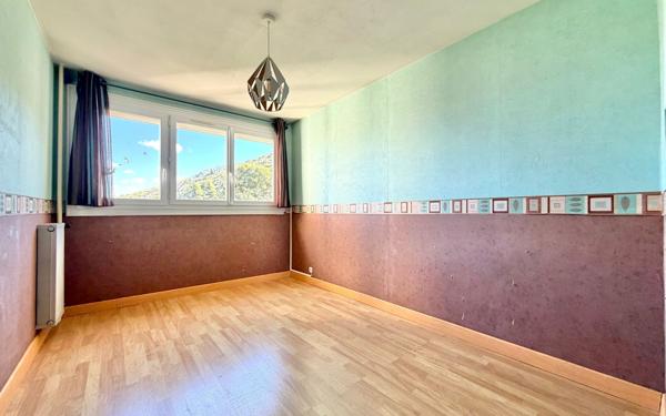 Appartement à vendre    6 pièces • 108,09 m2 Marseille 10