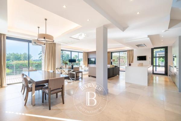 Antibes, Villa 5 Chambres -  255 m² à vendre