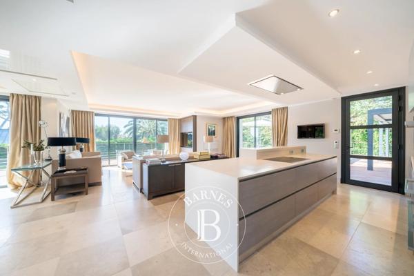 Antibes, Villa 5 Chambres -  255 m² à vendre