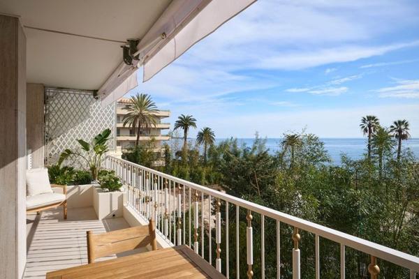 Cannes - Palm Beach - Vue mer panoramique & accès direct à la plage - 4 pièces 101.32 m²