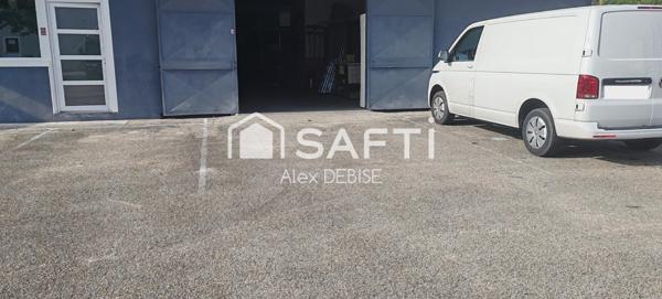 Local à usage d'entrepôt avec bureaux