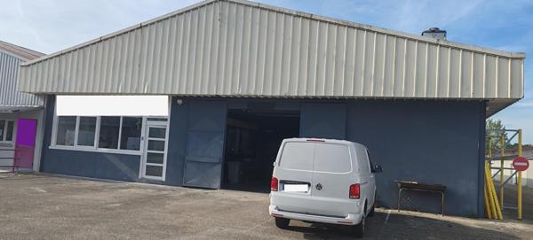 Local à usage d'entrepôt avec bureaux