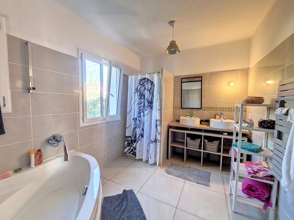 Maison Toulon de 6 pièces de 130 m² et garage