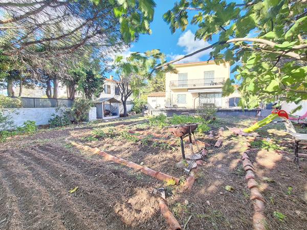Maison Toulon de 6 pièces de 130 m² et garage