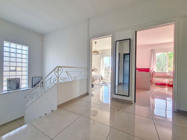 Maison Toulon de 6 pièces de 130 m² et garage