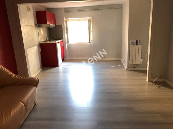 GARDANNE-IMMEUBLE composé de 3 appartements T2.(ideal investisseurs - bon rendement locatif)