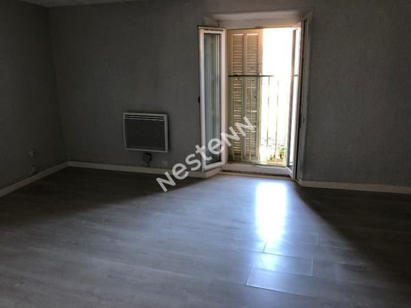 GARDANNE-IMMEUBLE composé de 3 appartements T2.(ideal investisseurs - bon rendement locatif)