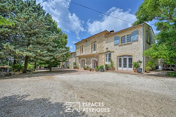 Mas de Caractère rénové sur domaine privé de 3,9 hectares
