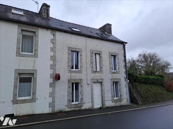 A VENDRE HUELGOAT ENSEMBLE IMMOBILIER A RENOVER PROCHE DU CENTRE
